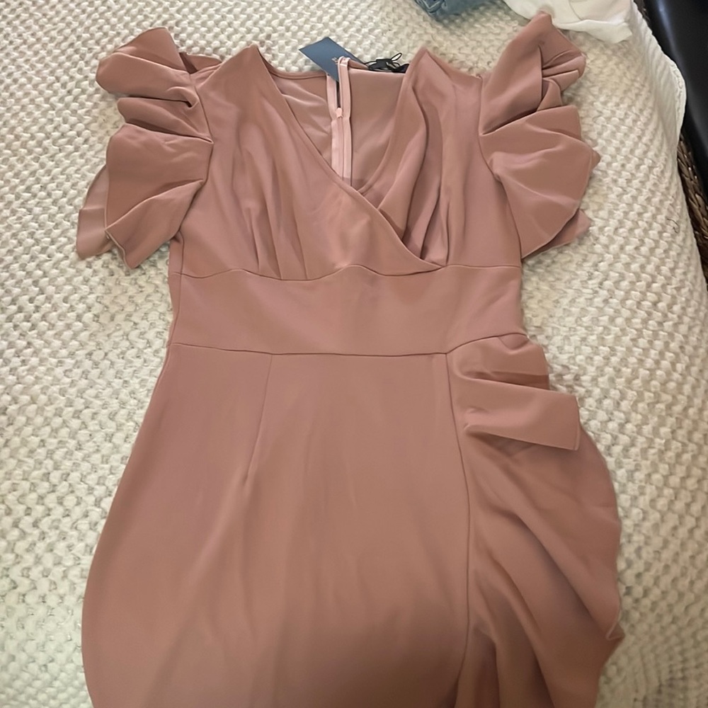 Never worn, fitting, mauve colored, size is Medium 8/10